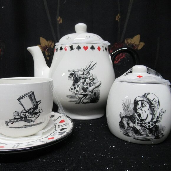 6pc. Alice in Wonderland Themed Tea Set - Picture 1 of 8